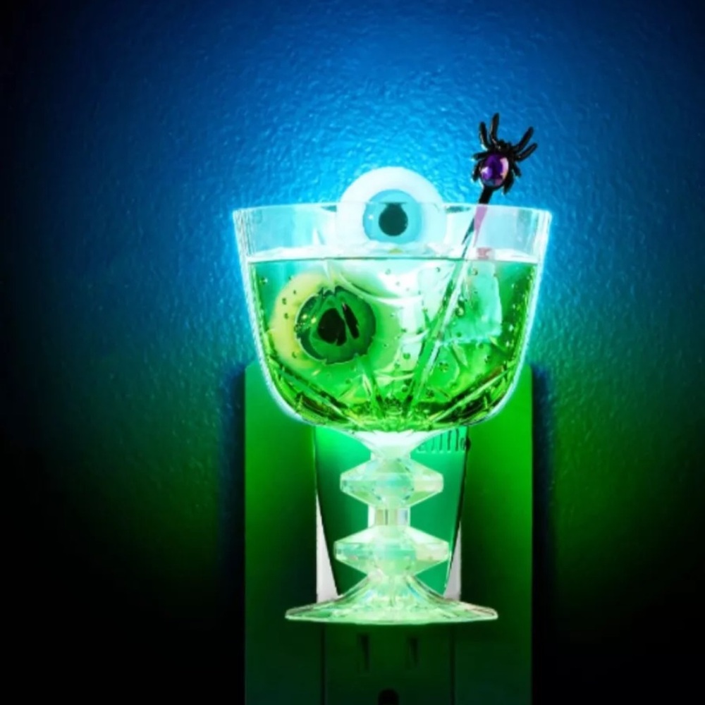 New Bath & Body Works Wallflower Plug In Nightlight Spooky Drink Eyeball Martini